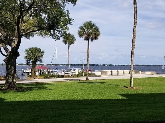 5th image of 1025 Rockledge Dr #102