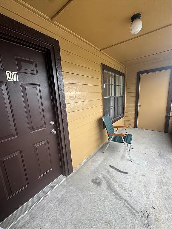 Building Photo - 320 Black Oak Ct #207