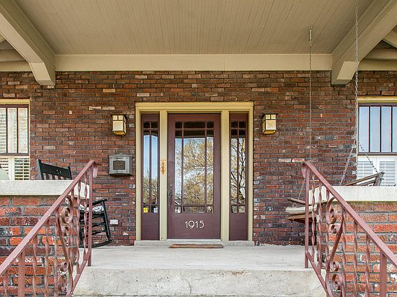 3rd image of 1915 Ashwood Ave