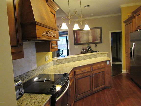 4th image of 8903 Oak Creek Ln
