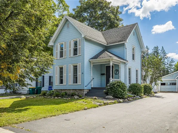 8 Union St, Le Roy, NY 14482