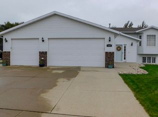 3905 Lewis Rd NW, Mandan, ND 58554