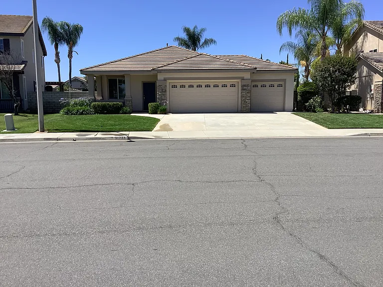 31775 Emerald Dr — Photo 1