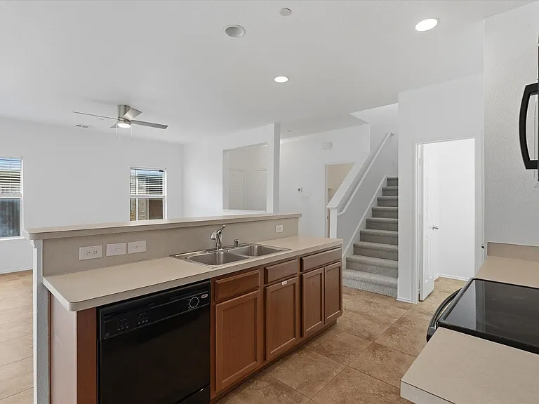 5924 Lost Valley Dr — Photo 11