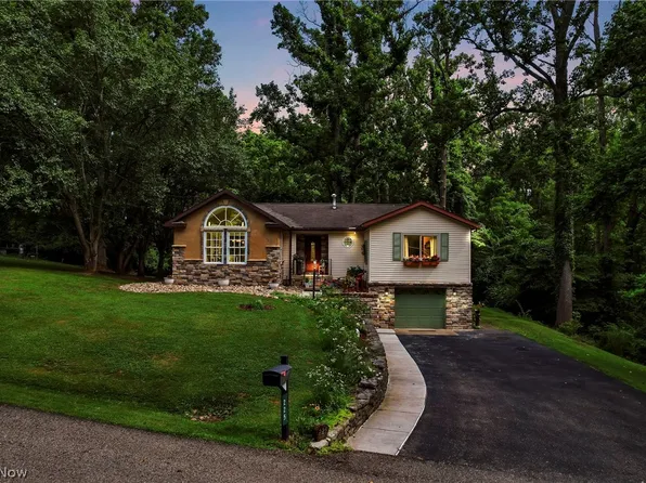 225 Sebaugh Dr, Zanesville, OH 43701