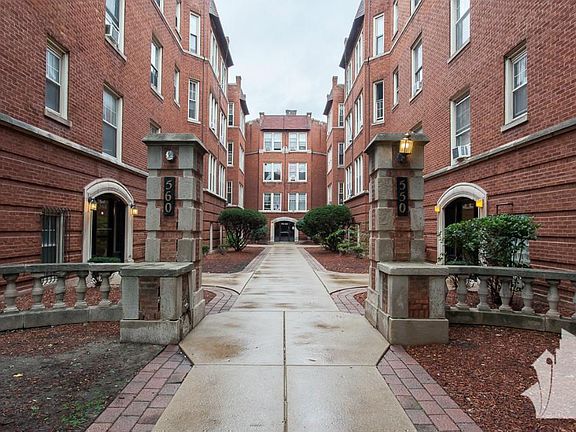 5th image of 550 W Aldine Ave #1415
