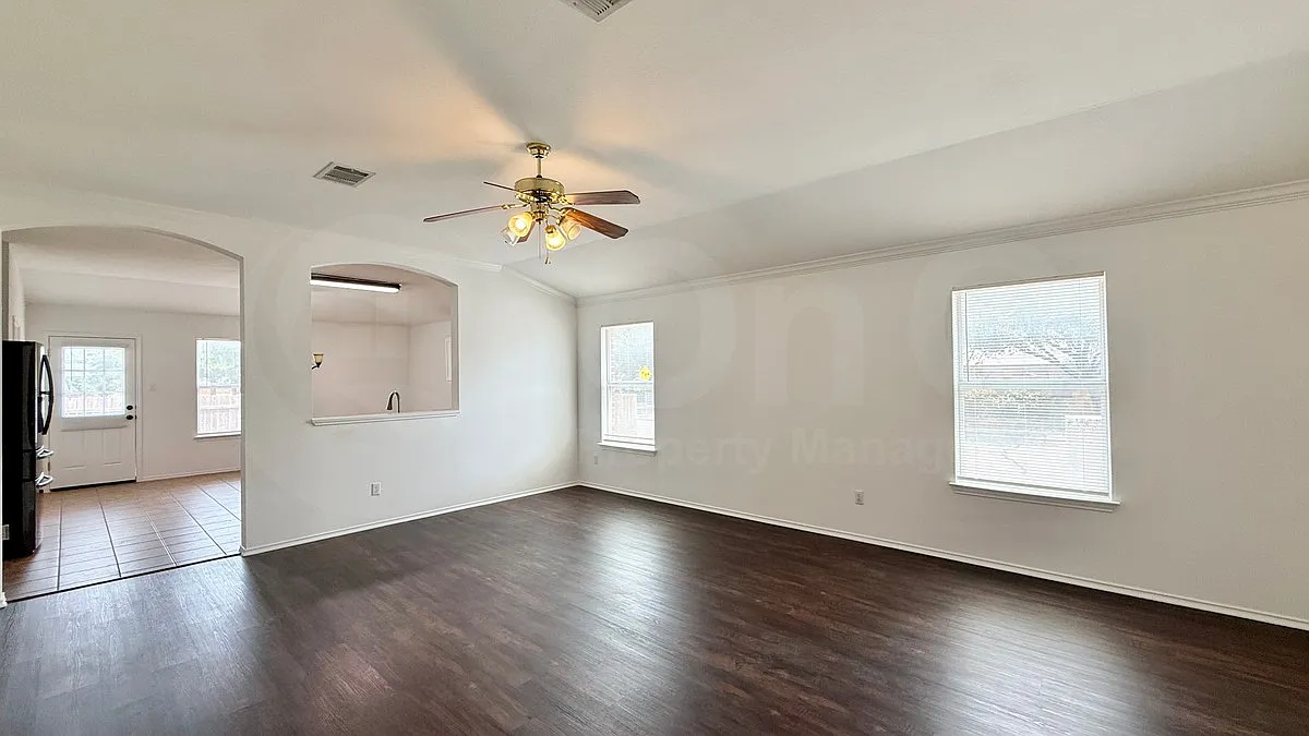 3 bed, 2.0 bath, 1791 sqft, $2,000 — Photo 4