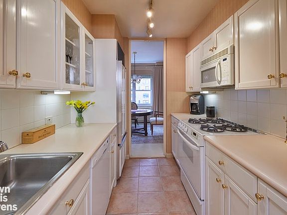 5th image of 11 E 86th St #15B
