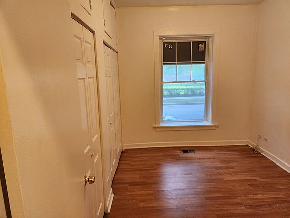 5th image of 207 E 42nd St APT 1E