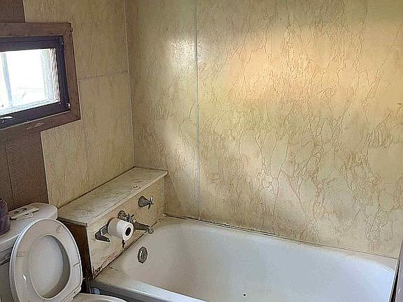 Full Bathroom Main Floor