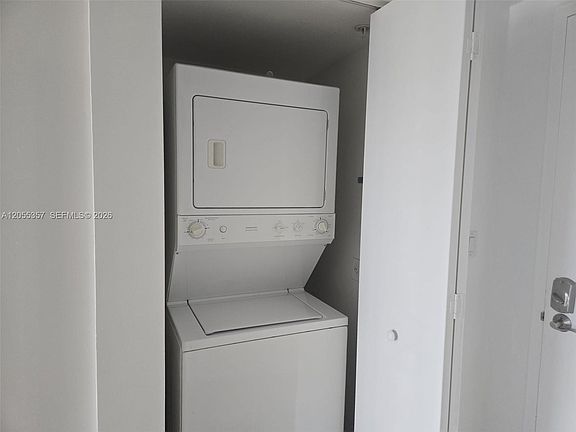 5th image of 92 SW 3rd St APT 1808