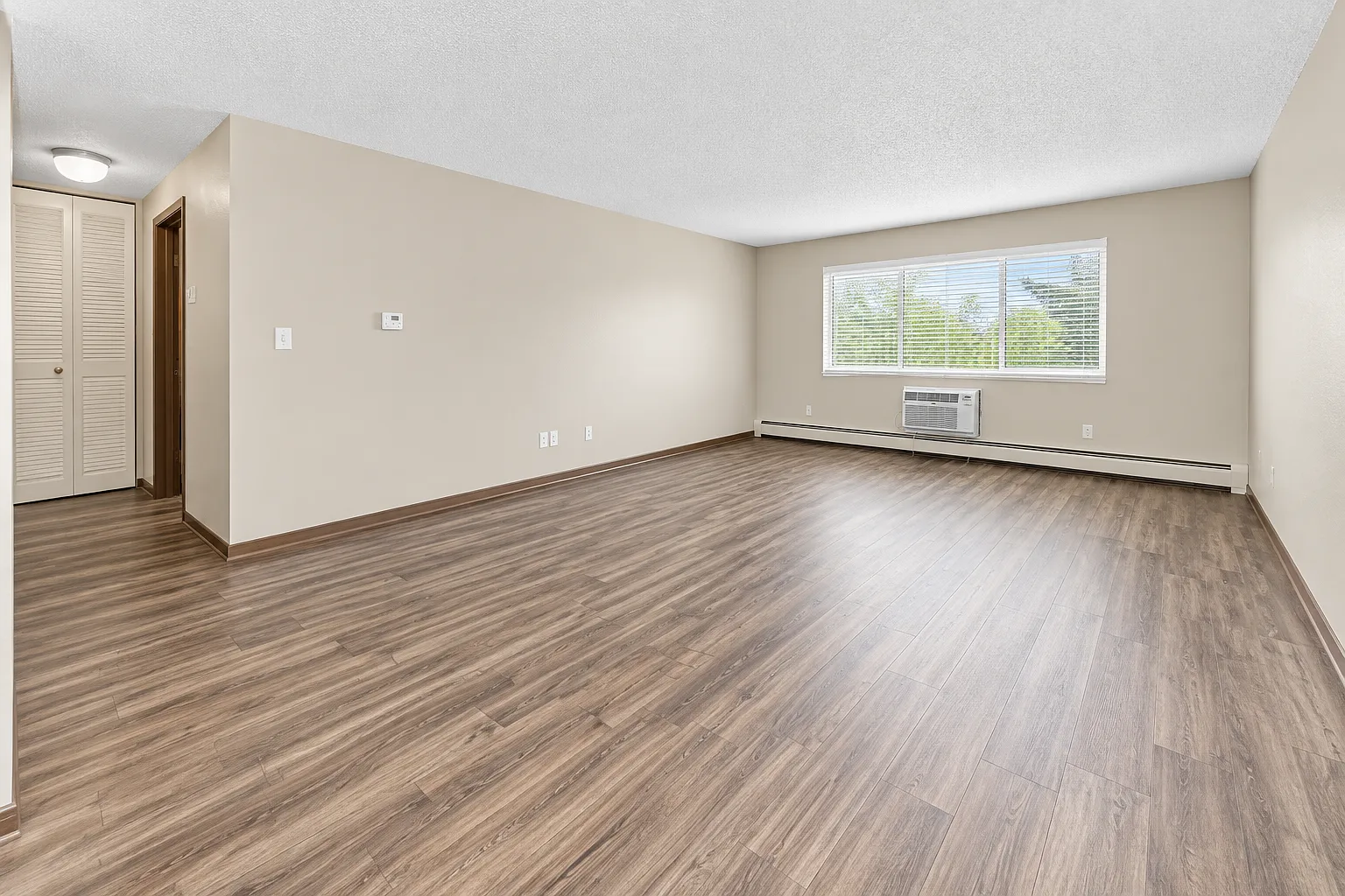 1 bed, $949 — Photo 2