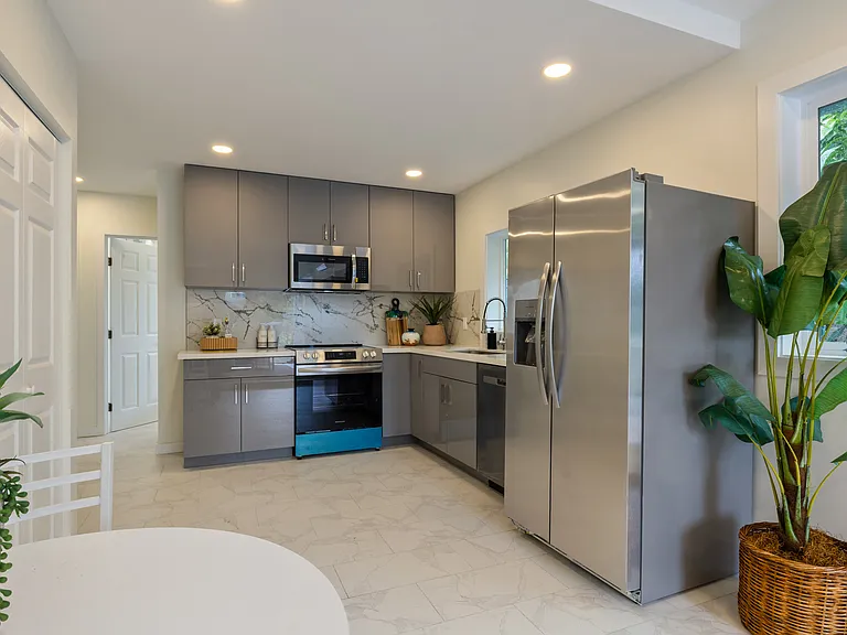 1307 Farrington St #B — Photo 3
