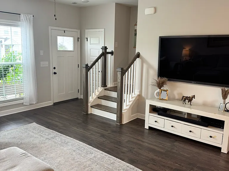 236 Mansfield Dr — Photo 4