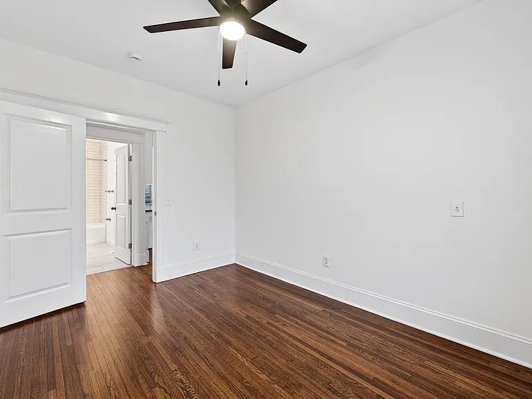 5750 Pershing Ave #1E — Photo 9