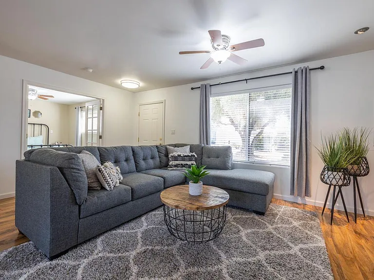 8315 E Orange Blossom Ln — Photo 2