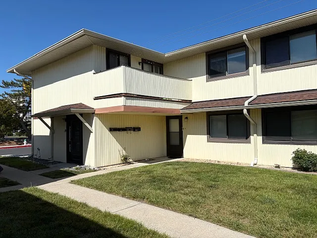 2 bed, 1.5 bath, 996 sqft, $1,995 — Photo 2