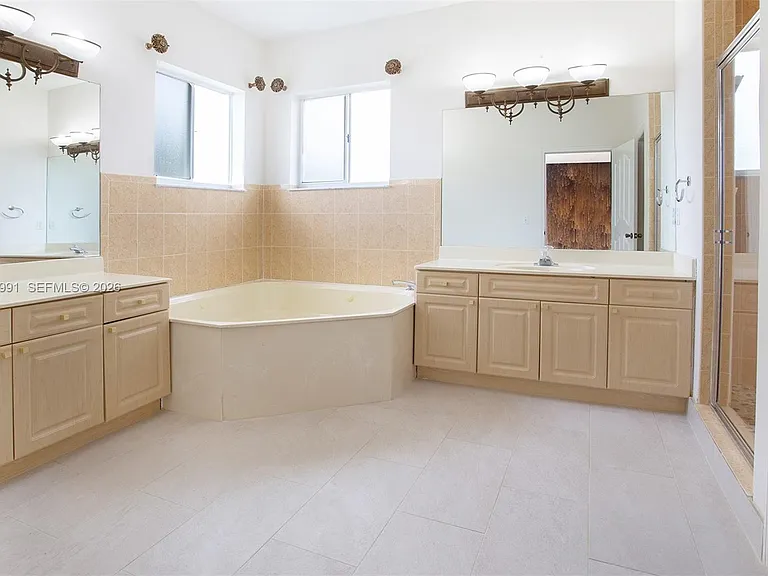 2657 SW 145th Ave — Photo 16