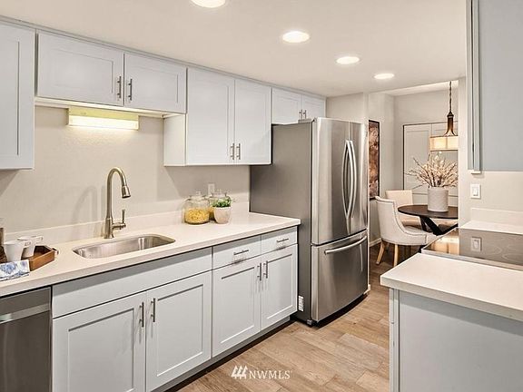 5th image of 4629 W Lake Sammamish Pkwy SE APT H305