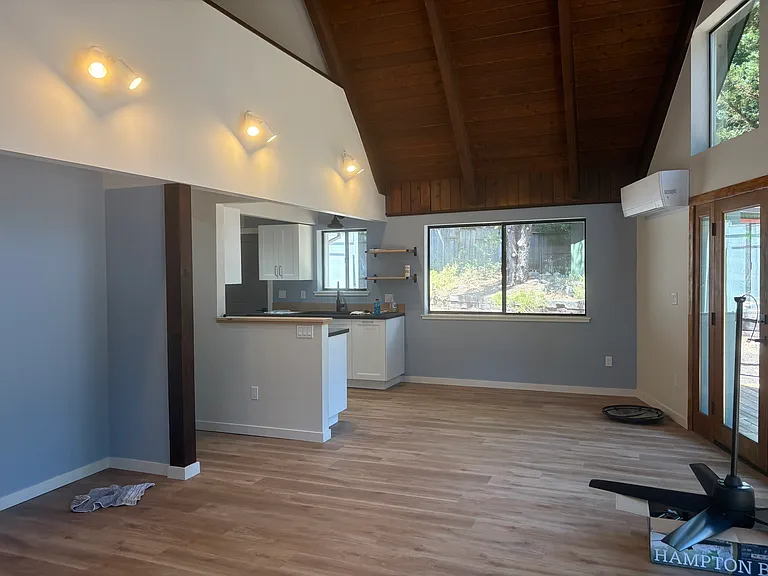 805 Holiday Ct — Photo 4