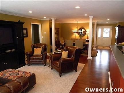 Open Floor Plan for entertaining