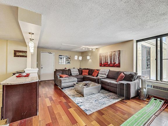 5th image of 1339 N Dearborn St APT 16D