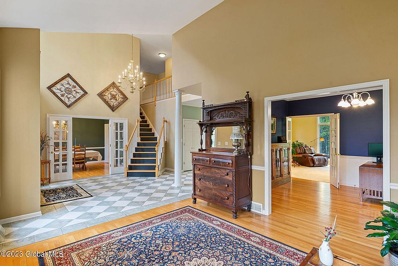 4th image of 82 E Claremont Drive