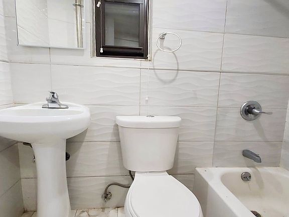 5th image of 837 Bedford Ave APT Bb