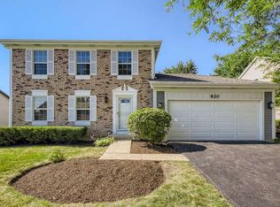 820 Berkshire Ln, Carol Stream, IL 60188