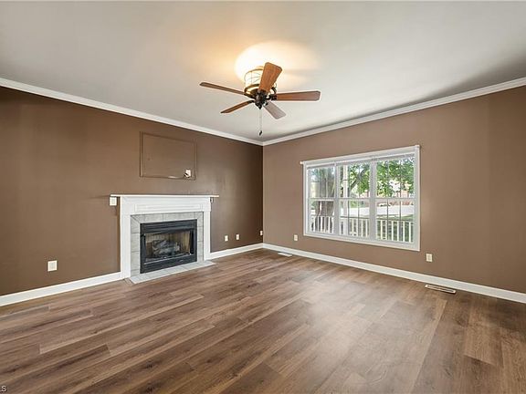 5th image of 215 Brittany Rd