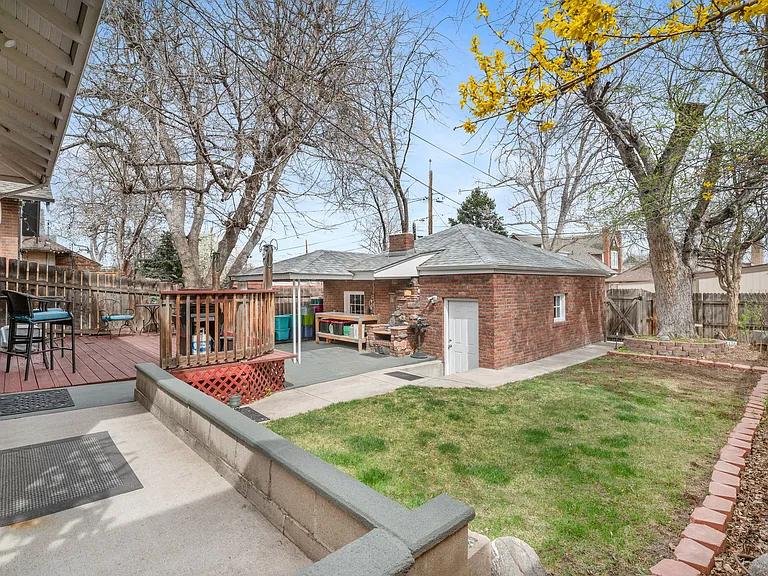 1136 Cook St — Photo 31