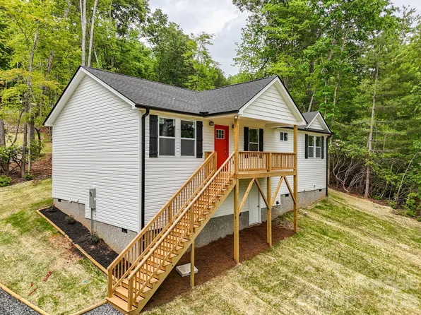 2506 Turnpike Rd, Horse Shoe, NC 28742