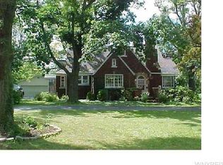 830 Union Rd, West Seneca, NY 14224