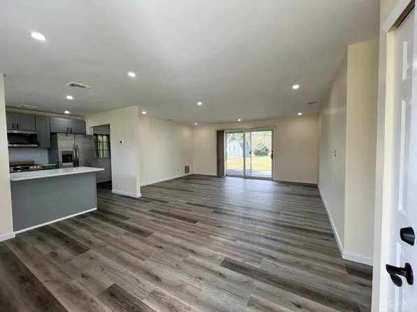 21 Kendall Rd, Kendall Park, NJ 08824