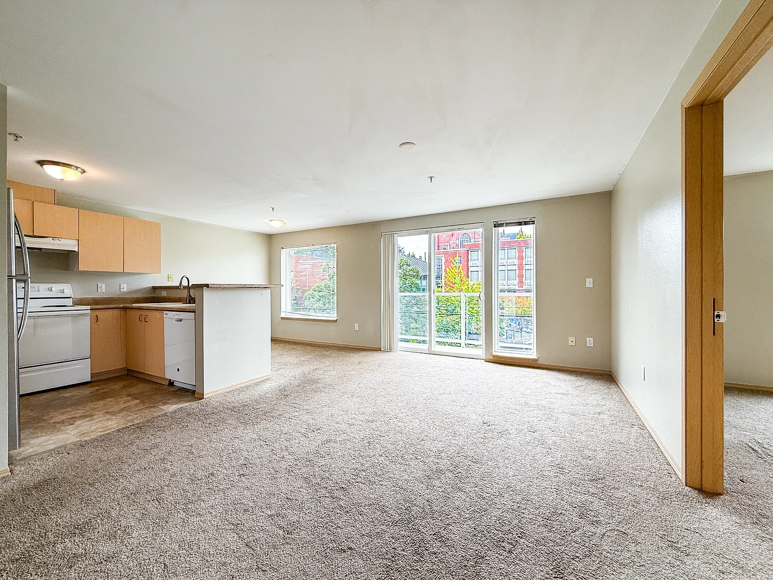 5200 Roosevelt Way NE, Seattle - 302 — Photo 4