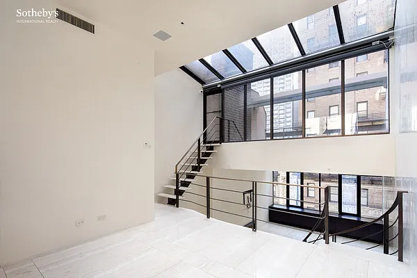 Sold by Sotheby's International Realty | media 14