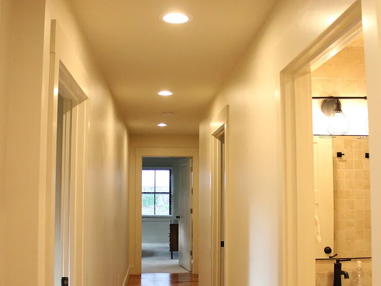 1401 Lillian St — Photo 10