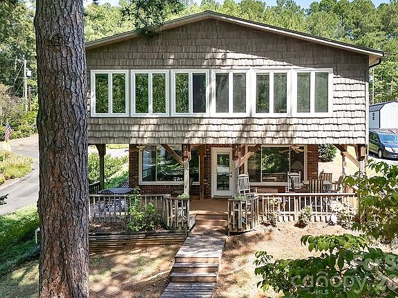 3rd image of 334 Fairway Shores Rd