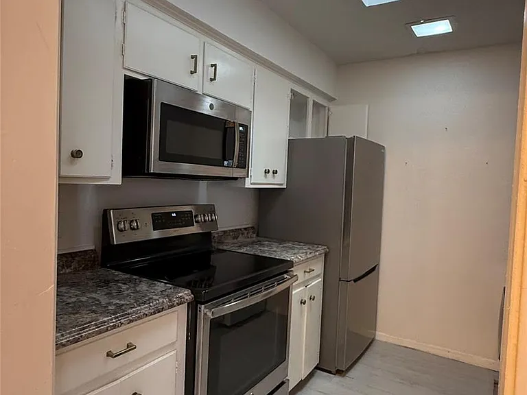 2744 Briarhurst Dr #2 — Photo 2