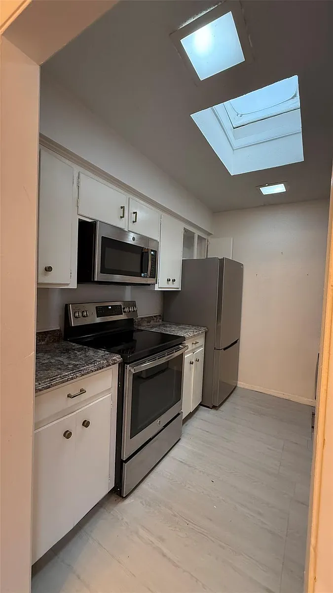 Building Photo - 2744 Briarhurst Dr #2