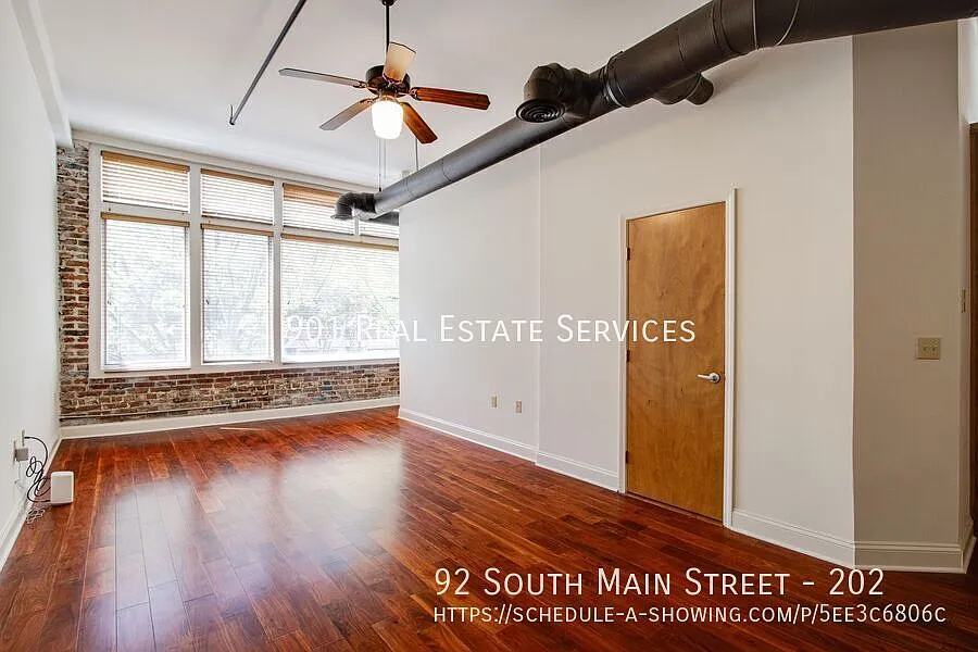 Cool Condo on Main Street — Photo 4