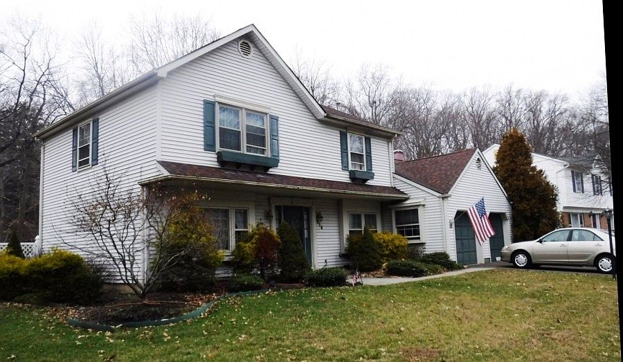 1st image of 216 N Brook Dr