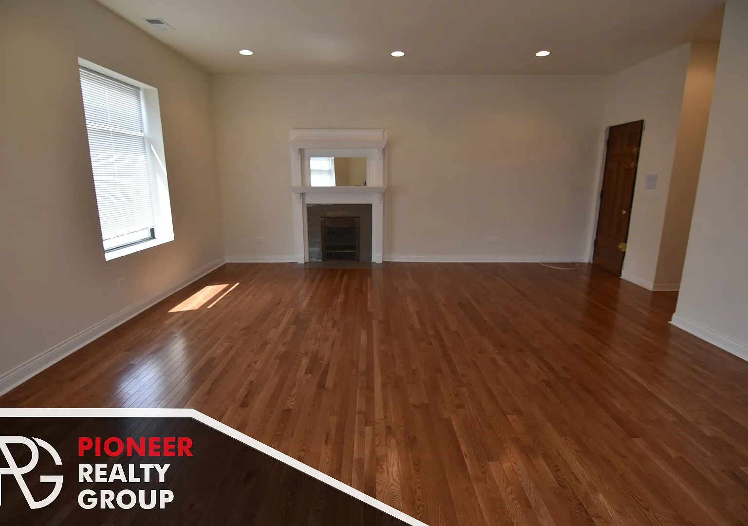 3 bed, 1300 sqft, $4,700 — Photo 3