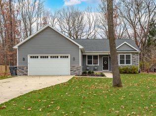 32841 Robin Rd, Paw Paw, MI 49079