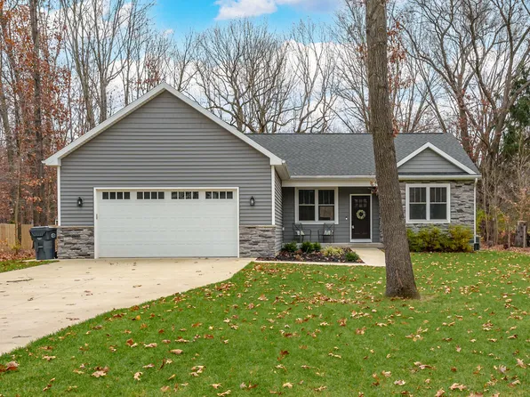 32841 Robin Rd, Paw Paw, MI 49079