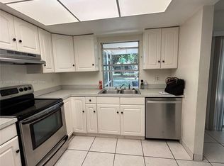7262 SW 1st St, Pompano Beach, FL 33068