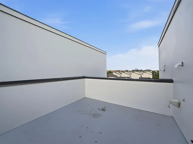 2015 California Dr #106 — Photo 15