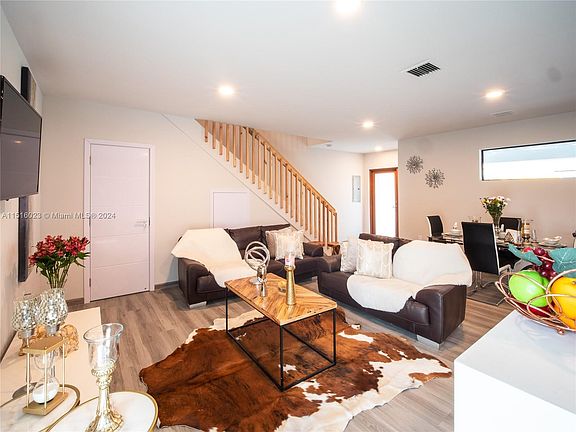 3rd image of 916 NW 8th St #2