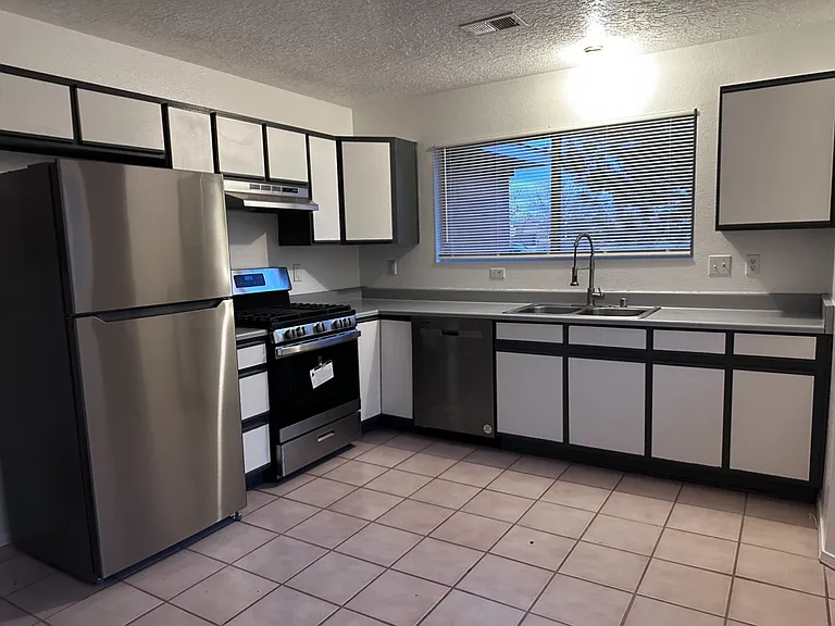 920 Somerset Meadows Dr NE — Photo 5