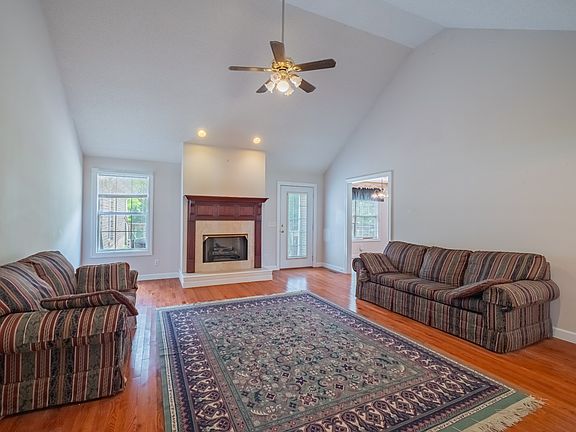 4th image of 537 Big Oak Dr
